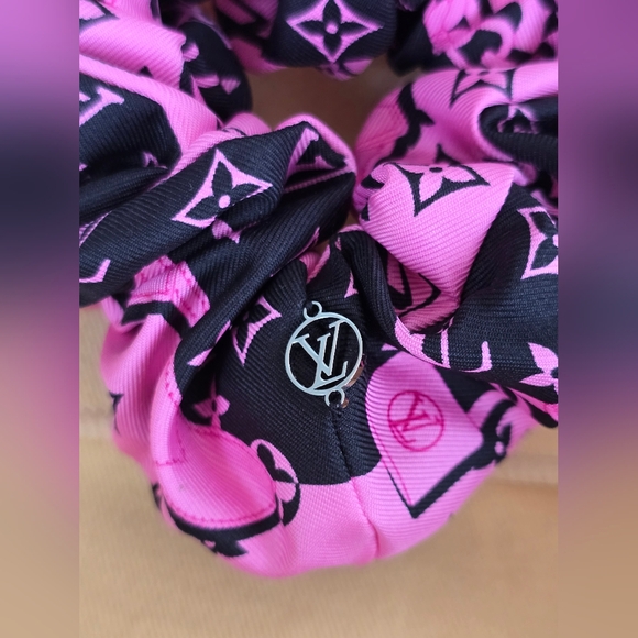 Louis Vuitton Silk Monogram Hair Scrunchie! - Picture 2 of 9